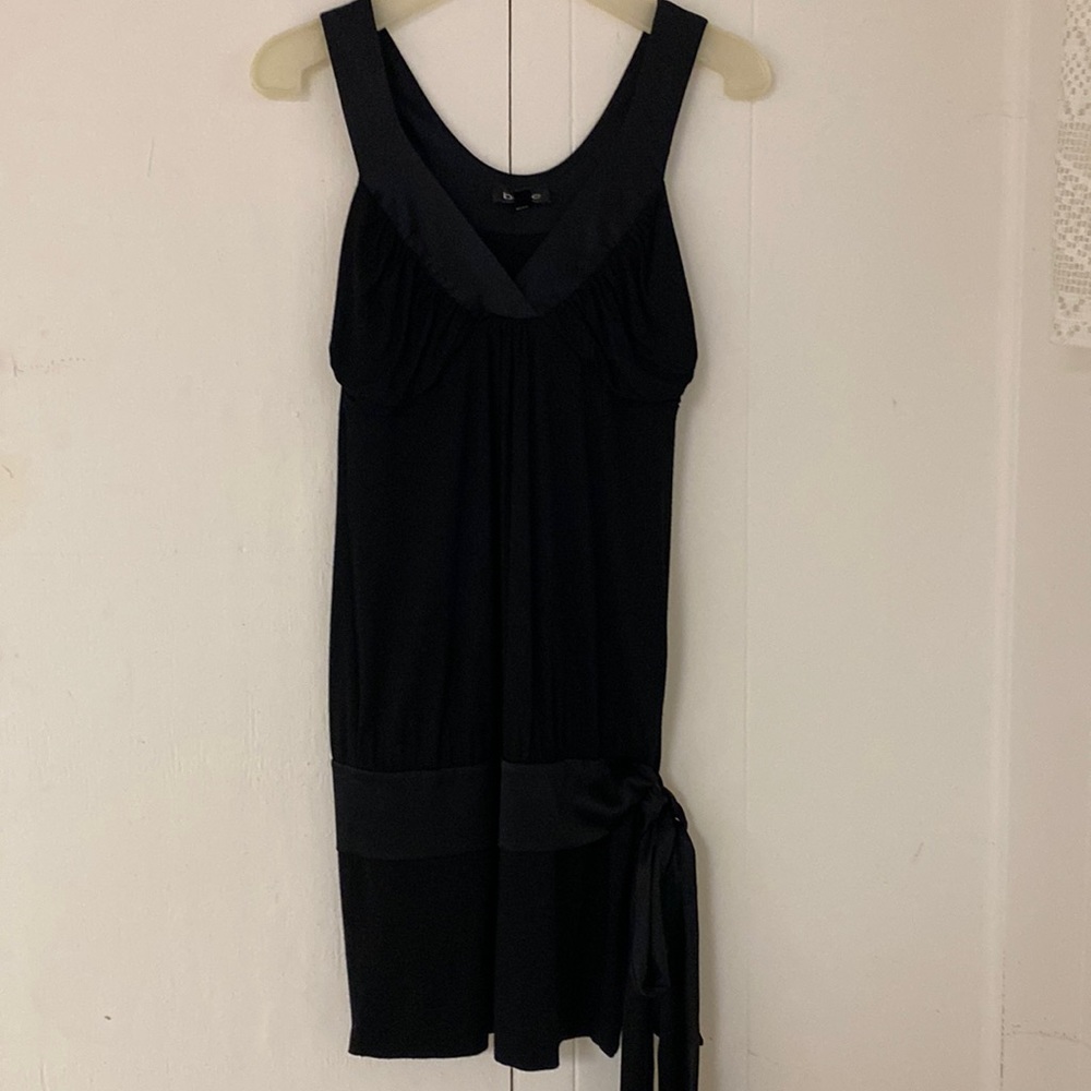 V neck Bebe LBD . Size XS. Shirting at bust .
